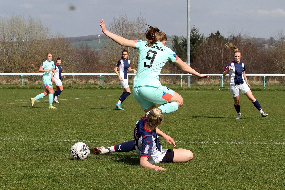 Ria Montgomery (No. 9) avoids an early challenge